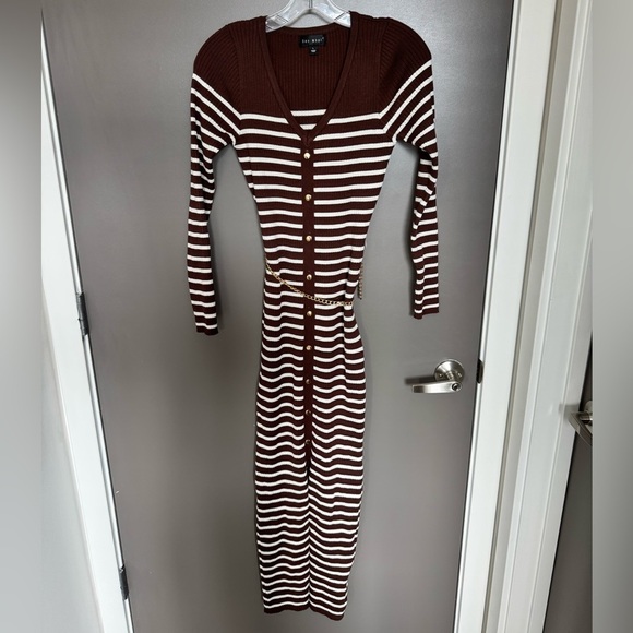 Say What Striped Maxi Dress with Gold Chain Belt - Picture 5 of 9